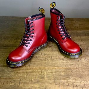 1460 Smooth Leather Lace Up Boots By Dr. Martens. Women. Size 5
